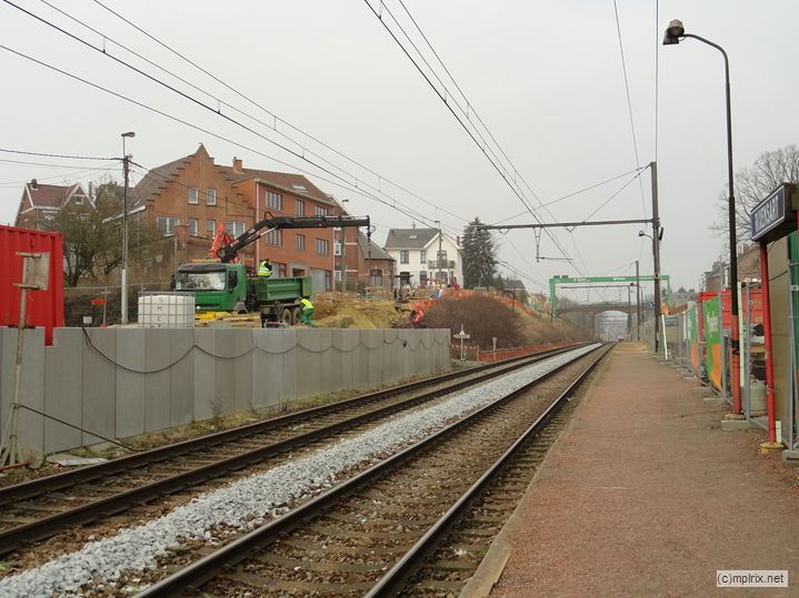 DSC01861 .JPG - Quai de la gare actuelle - trains venant de Bruxelles - une nouvelle voie viendra à droite (une autre à gauche de l'autre quai)